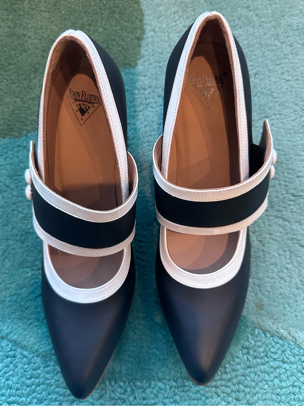 Fluevog NEW IN BOX Big Presence Zewde black/cream wide strap retro heel- 9 - Picture 9 of 16